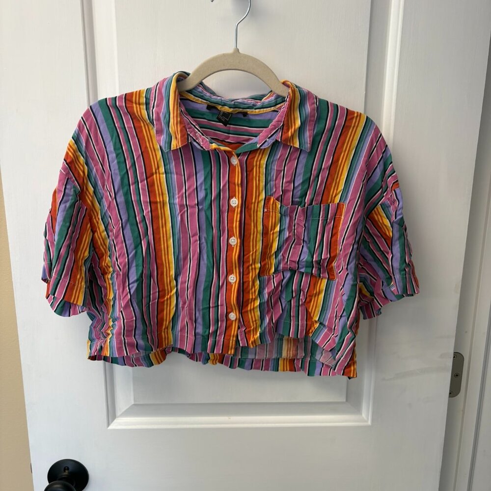 '80s inspired stripe collared crop t shirt